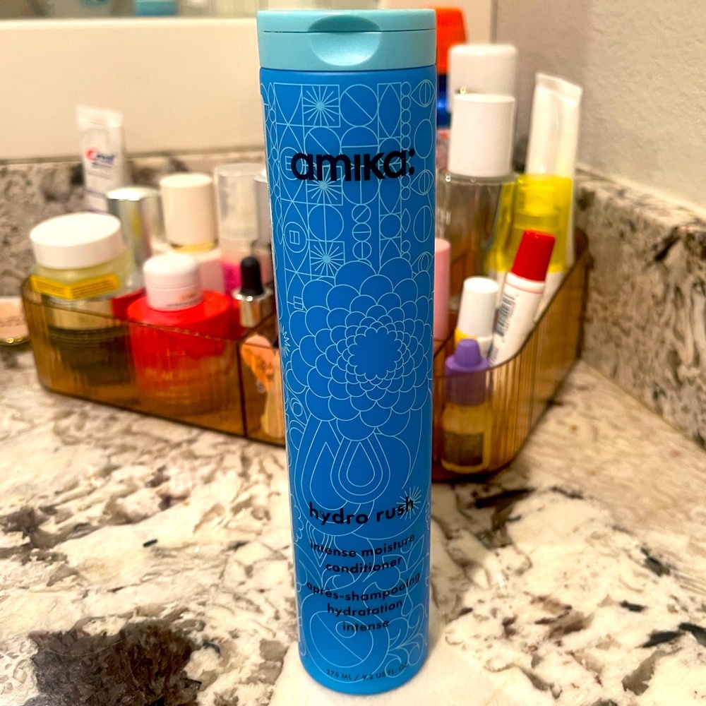 NWOT Amika Conditioner